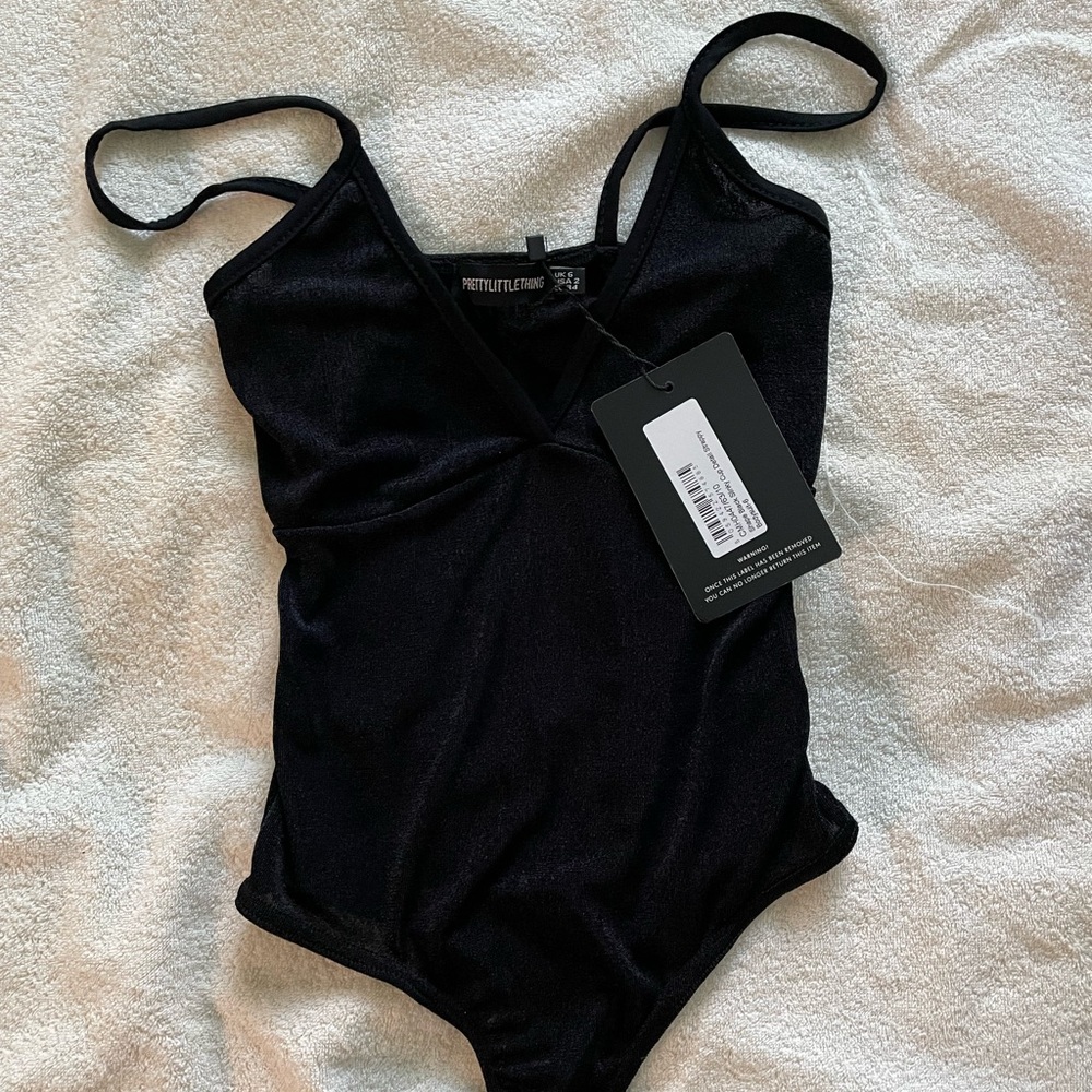 Prettylittlething shape black slinky cup bodysuit